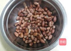 炝拌花生米的做法图解2