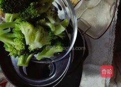 西兰花蔬果汁的做法图解3