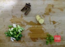 莲藕脊骨汤的做法图解3