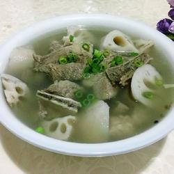 莲藕脊骨汤的做法[图]