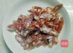 蒜心炒腊肠的做法图解2