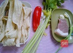 腐竹炒肉片的做法图解1