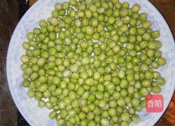 豌豆吵火腿肠的做法图解1