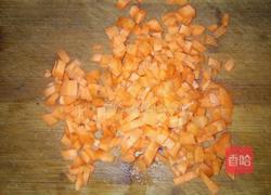 豌豆吵火腿肠的做法图解2