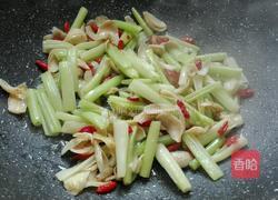 百合枸杞炒西芹的做法图解10