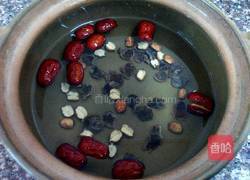 红枣桂圆木瓜汤的做法图解3