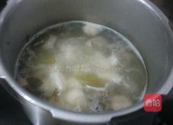 荸荠酸菜鸭肉汤的做法图解4