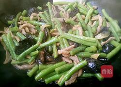 豆角木耳炒肉丝的做法图解12
