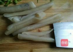 泡菜炒猪皮的做法图解1