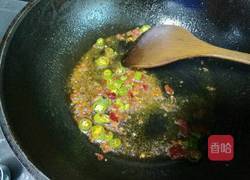 泡菜炒猪皮的做法图解5