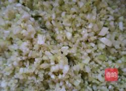 芹菜猪肉水饺的做法图解3