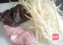 韭黄炒肉丝的做法图解1