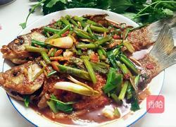 香芹烧河鲫鱼的做法图解8