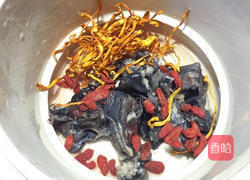 虫草花枸杞炖乌鸡汤的做法图解2