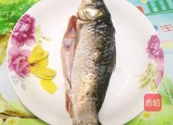 鲫鱼金针菇汤的做法图解2