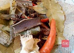 五香胡萝卜肉片的做法图解2