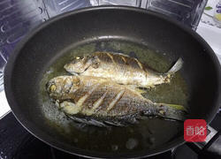 煎黄翅鱼的做法图解6