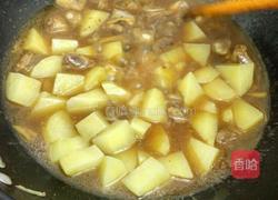 排骨焖土豆的做法图解5