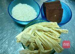 猪血大米粥的做法图解1