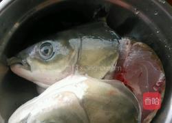 鱼头汤的做法图解1