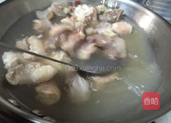 沙茶羊腿煲的做法图解1