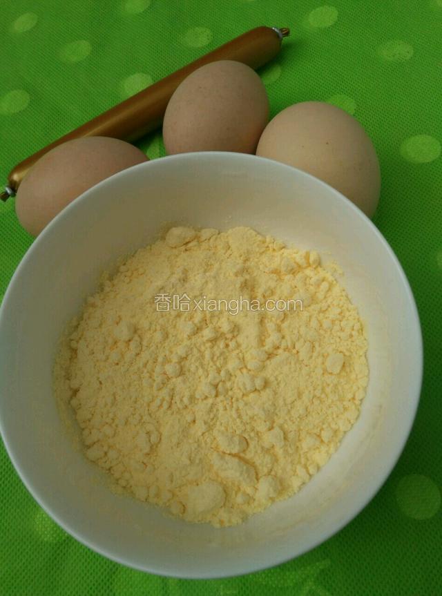 火腿肠一根，玉米面粉50克，土鸡蛋3个。