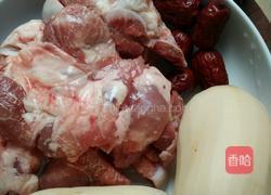 莲藕红枣猪骨汤的做法图解1