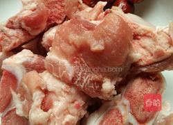 莲藕红枣猪骨汤的做法图解3