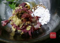 芹菜小炒肉的做法图解2