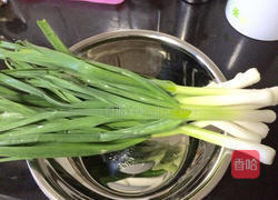 大蒜炒腊肉的做法图解3