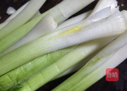 大蒜炒腊肉的做法图解4