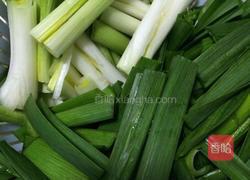 大蒜炒腊肉的做法图解5