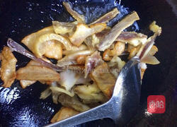 大蒜炒腊肉的做法图解7