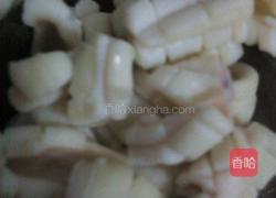 鱿鱼炒菜花的做法图解2