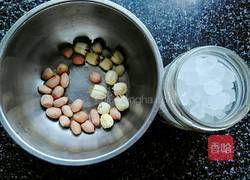 白莲花生汤的做法图解1