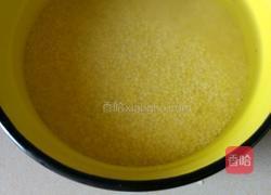 银耳小米粥的做法图解1
