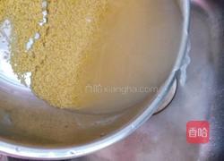 银耳小米粥的做法图解2