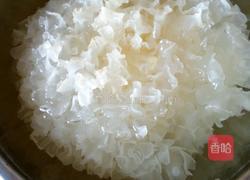 银耳小米粥的做法图解3