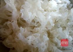 银耳小米粥的做法图解4