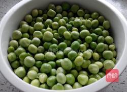 咸甜肉末豌豆(母亲版)的做法图解1