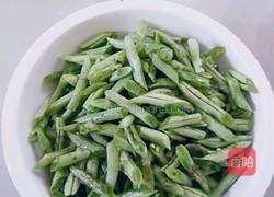 木耳炒龙豆的做法图解2
