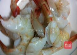 油爆虾球的做法图解1