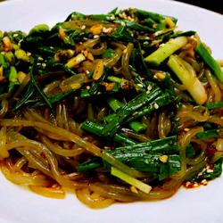 蒜苗拌粉条的做法[图]