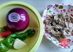 洋葱炒肥肠的做法图解1