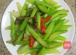 西芹炒方鱼的做法图解4