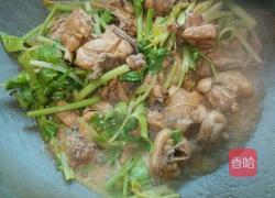 芹菜炒鸡肉的做法图解6