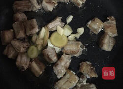 玉米连藕排骨汤的做法图解5