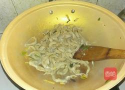 木耳炒面筋的做法图解3