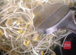 ＃年夜饭＃鸡血豆芽汤的做法图解2