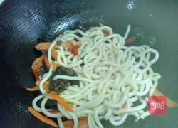 彩蔬炒乌冬面的做法图解6